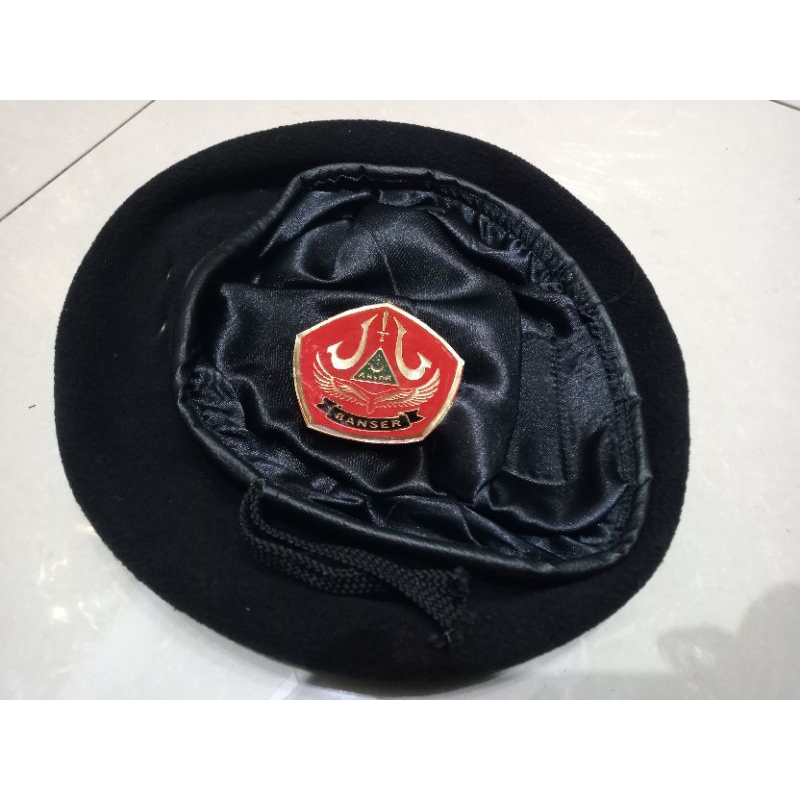 BARET BANSER PLUS EMBLEM