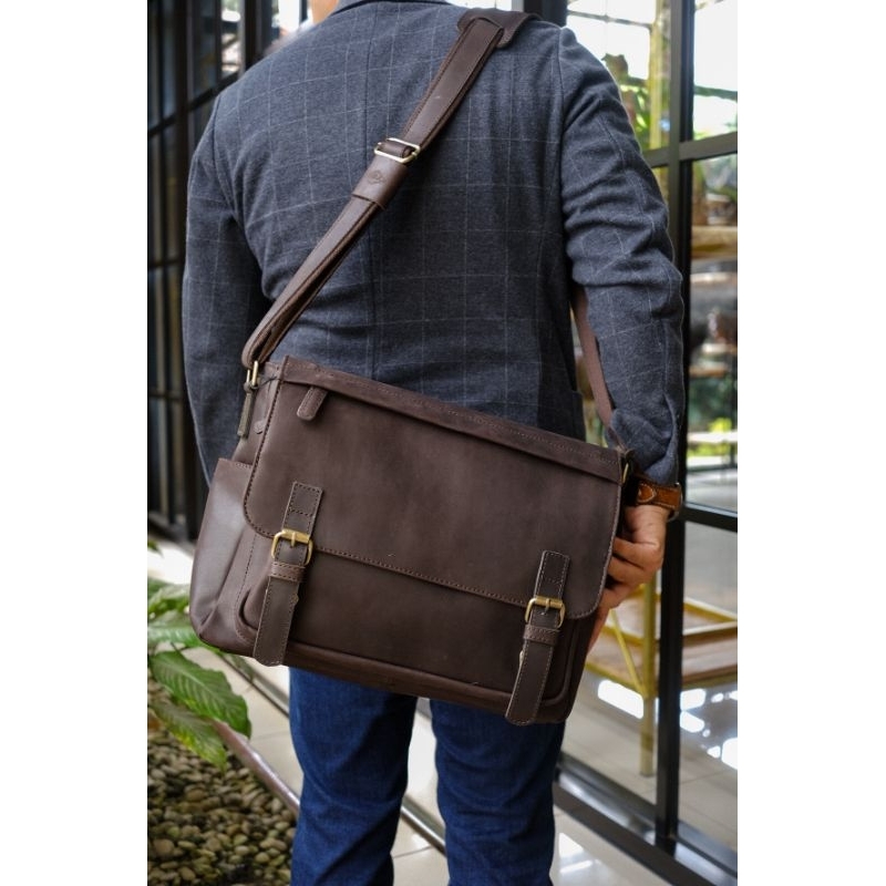 Tas Kulit Asli Pria Basunjoyo Messenger Tas Laptop 14 Inch Multifungsi Pull Up Leather