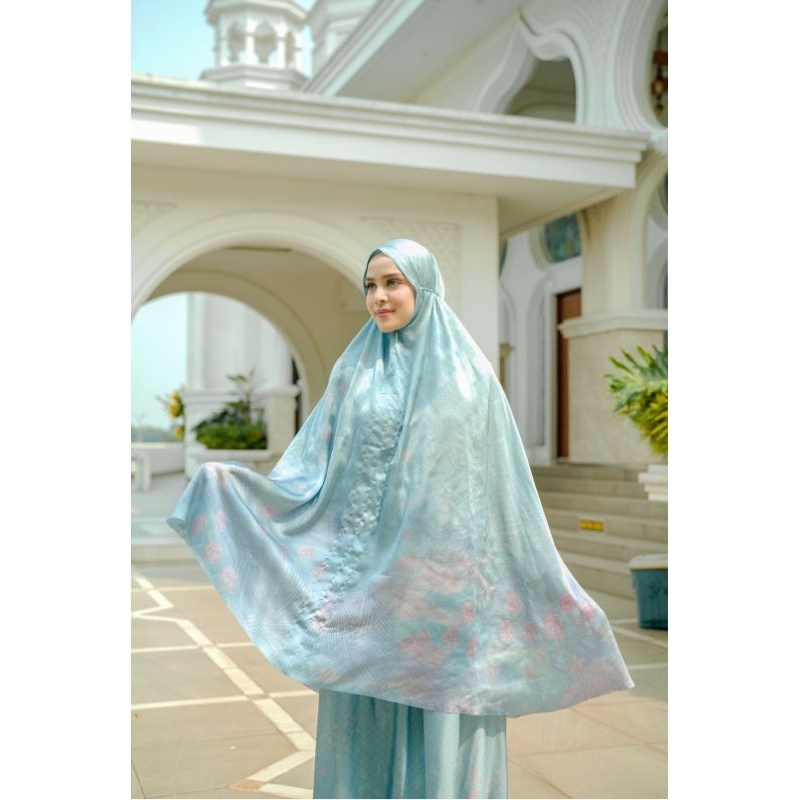iseltwald prayer robe - frost Buttonscarves