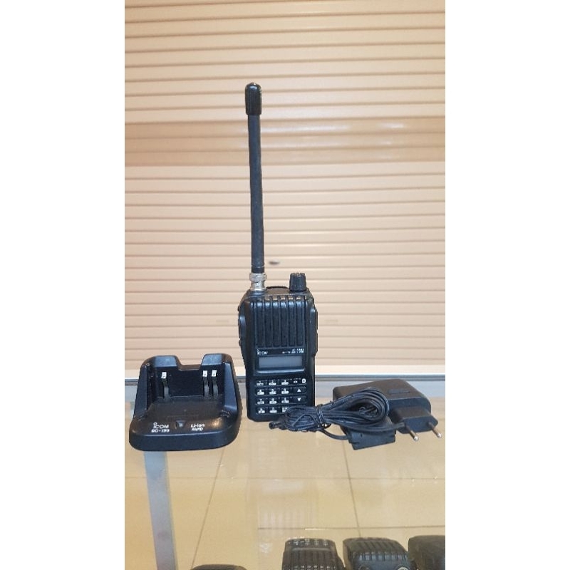 HT Icom V80 VHF 136 174 Mhz Second Original Lengkap Charger