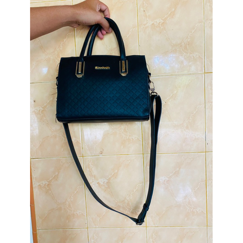 Preloved tas elizabeth Hitam