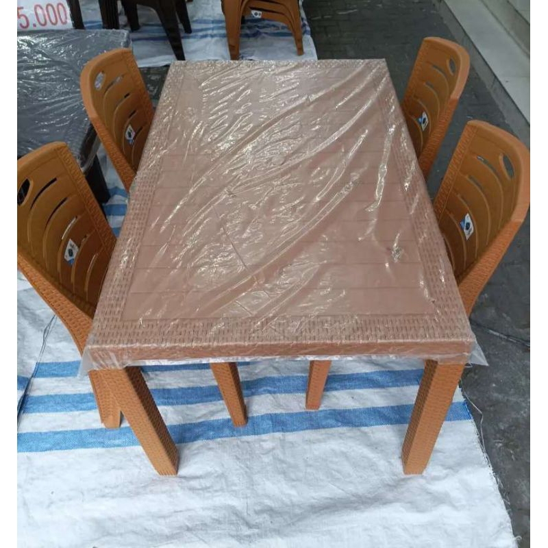 Meja Makan plastik 1set 4 kursi Meja ukuran 120x80cm