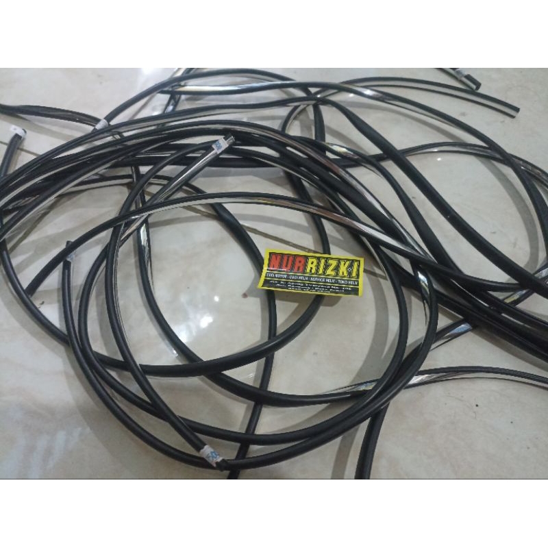 karet helm / karet lis helm (croom)