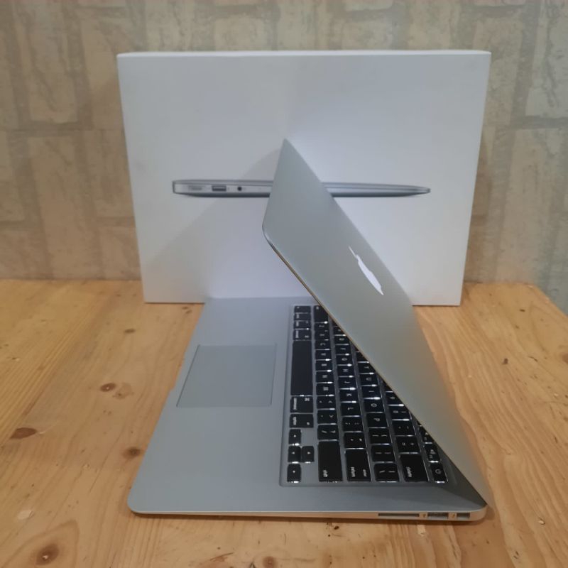 Macbook Air 13 inch 2017 intel Cor i5 FULLSET Ram 8GB SSD 128GB MULUS KEYBOARD BACKLIGHT SUPER SLIM