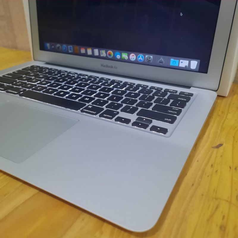 Macbook Air 13 inch 2017 intel Cor i5 FULLSET Ram 8GB SSD 128GB MULUS KEYBOARD BACKLIGHT SUPER SLIM