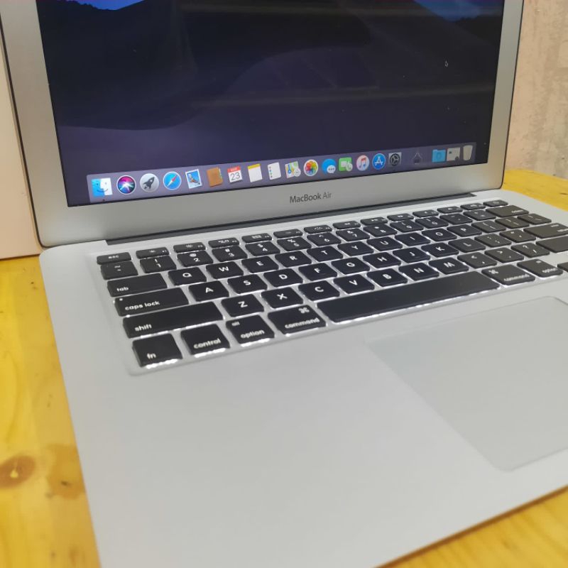 Macbook Air 13 inch 2017 intel Cor i5 FULLSET Ram 8GB SSD 128GB MULUS KEYBOARD BACKLIGHT SUPER SLIM