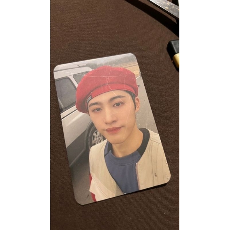 Photocard Hanbin B.I '1st Album WATERFALL'.