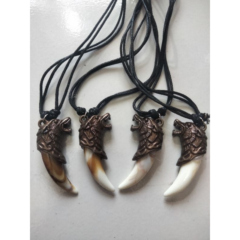 Kalung taring