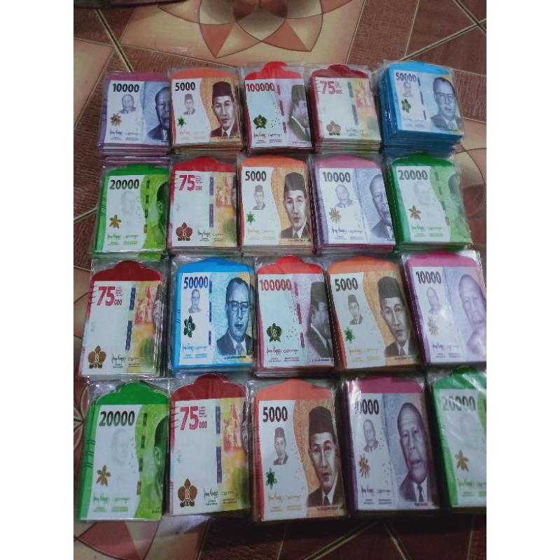 

amplop lebaran motif uang