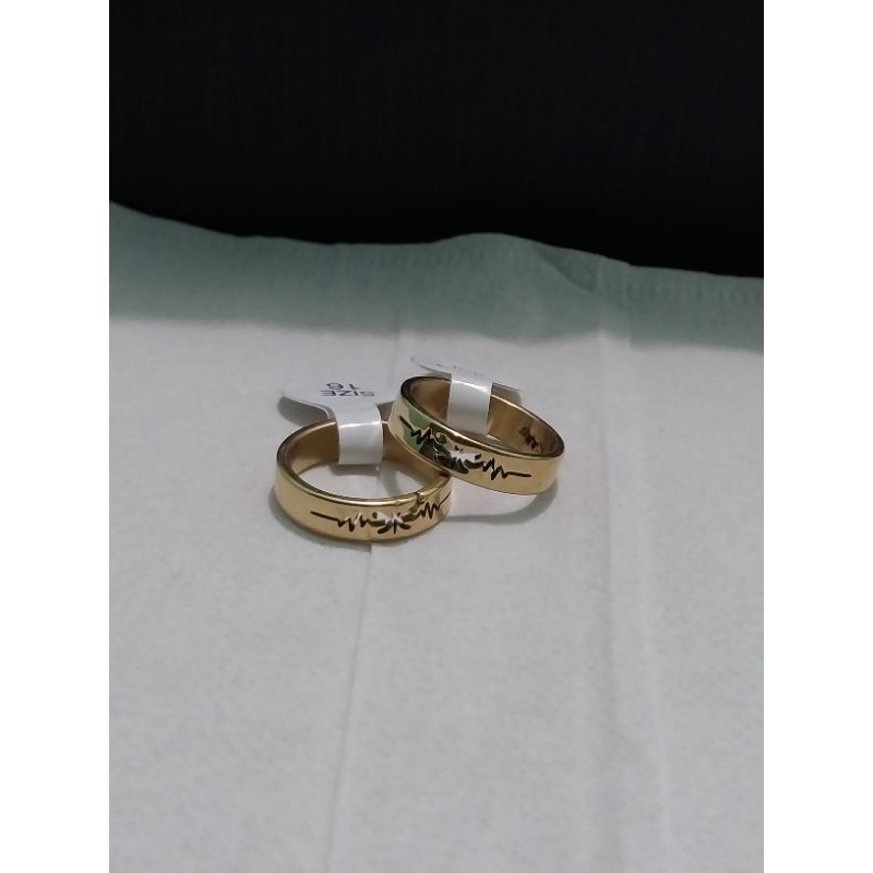 Cincin Motif Etnik Titanium Gold Pria Wanita 1pc