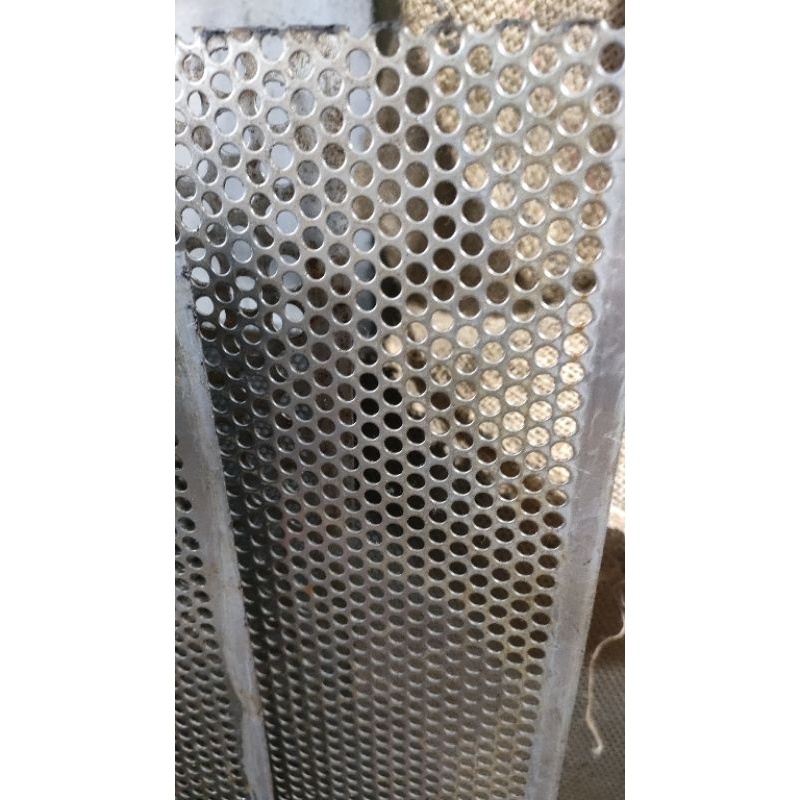 100cm x 40cm Ram Besi Lubang / Grill / Plat Lubang