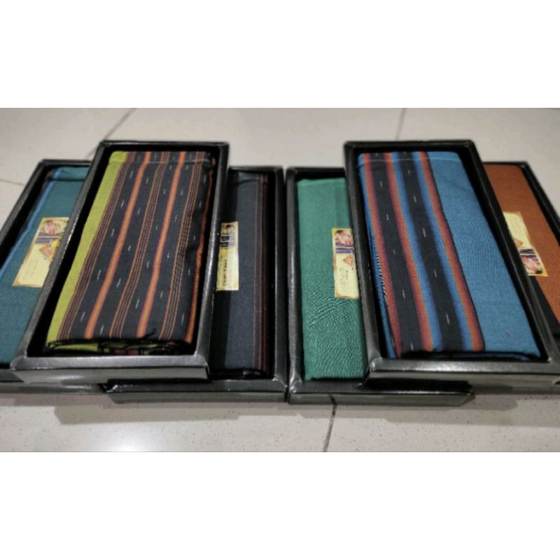 Sarung Wadimor motif Manik manik
