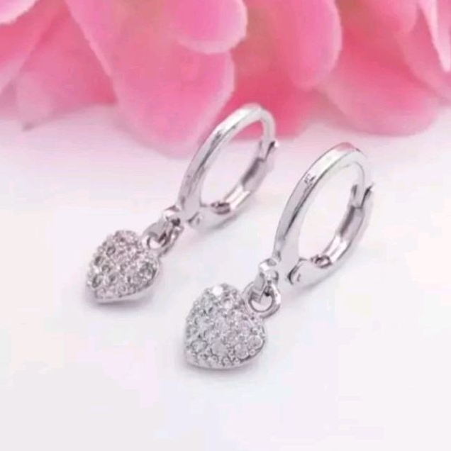 terbaru anting wanita titanium silver motip jepit love full permata lapis emas 24k anti luntur