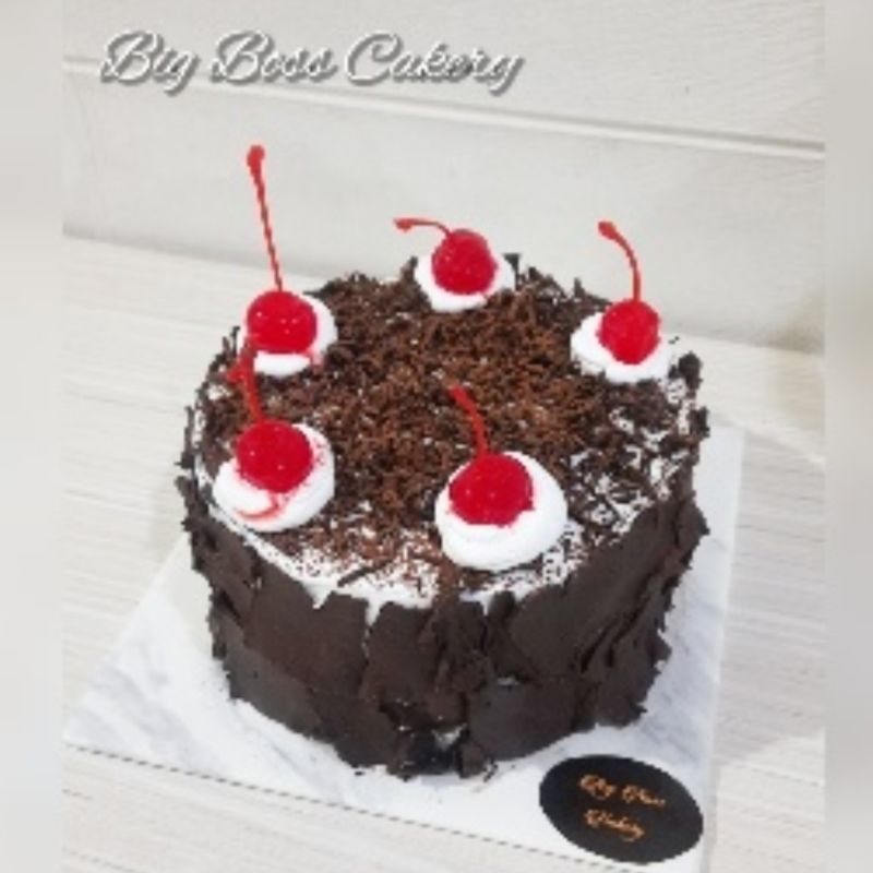 

Big Boss Cakery NEW CLASSIC BLACKFOREST KUE ULTAH COKLAT BIRTHDAY CAKE LEZAT