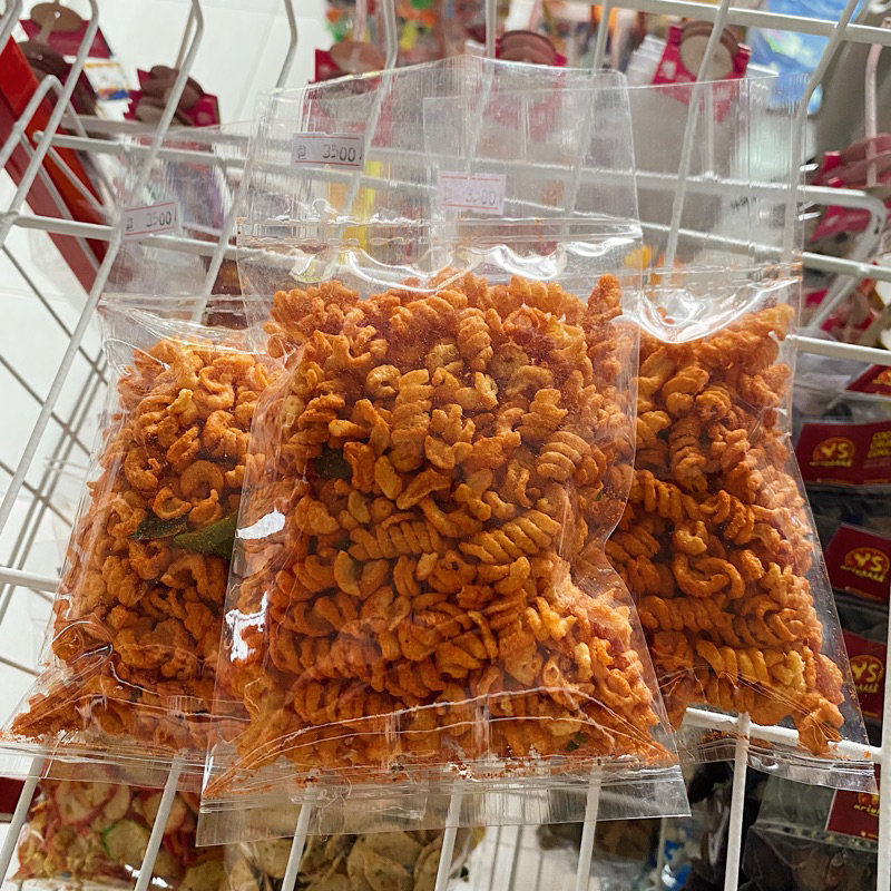 

Makaroni Spiral Kriuk Pedas Gurih Terjangkau By YS KRIUKKKKK