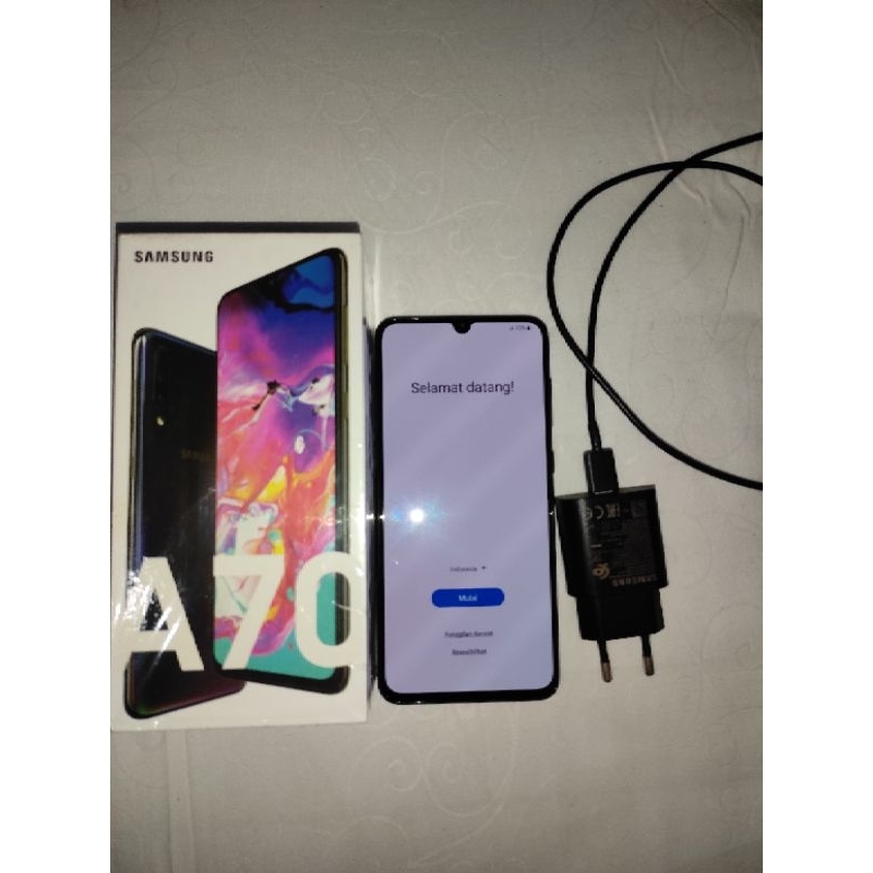 Handphone smartphone bekas Samsung a70 128gb/6gb ram 4G LTE warna black