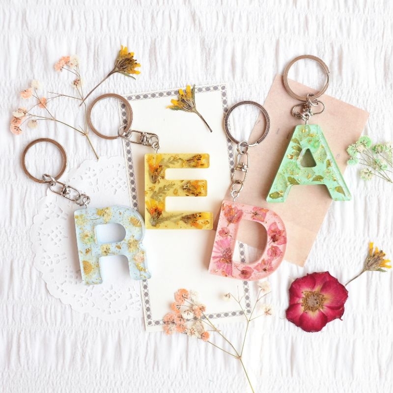 [Premium] Alphabet Resin Keychain/Gantungan Kunci Bunga