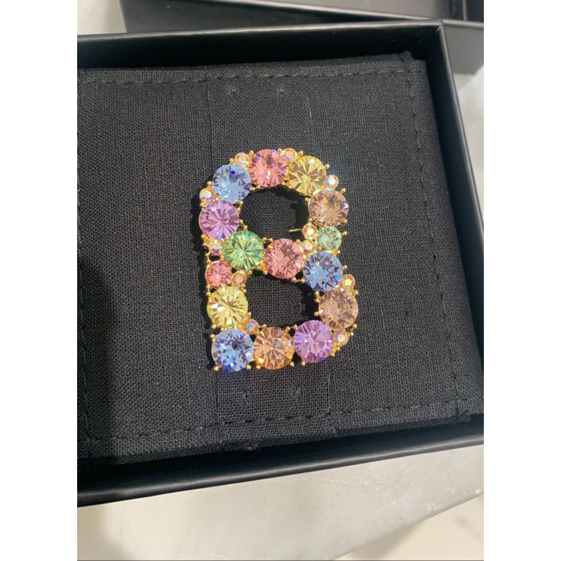 ORLIN BROOCH BUTTONSCARVES