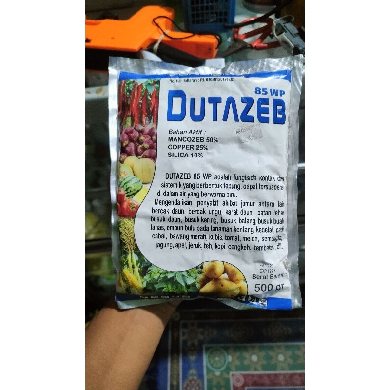 fungisida DUTAZEB fungisida kontak,sistemik untuk mengendalikan jamur busuk daun,busuk buah ( patek ) kemasan 500gram