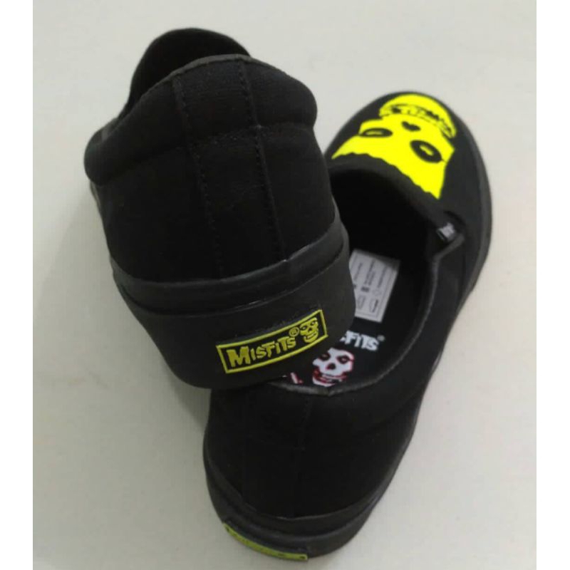 MISFITS Simpson SKULL Slip On "yellow"