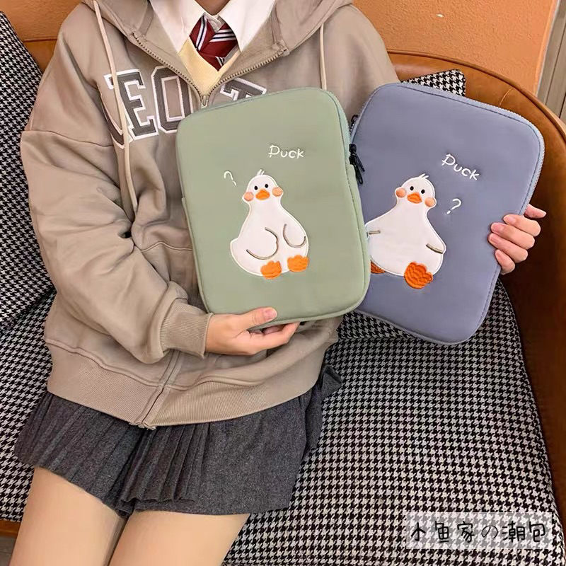 (MC03) TAS  LAPTOP MOTIF BEBEK LUCU / SOFTCASE LAPTOP / PREMIUM SLEEVE POUCH / SARUNG TAS BAG CASE IPAD TAB TABLET MACBOOK AIR PRO LAPTOP ASUS ACER LENOVO HP HUAWEI 11 12 13 14 15 INCH / IMPORT TAS PELINDUNG LAPTOP NOTEBOOK TABLET BAHAN TEBAL DAN MURAH