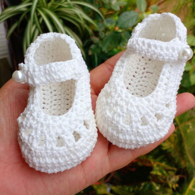 sepatu bayi perempuan dari rajutan cantik lucu