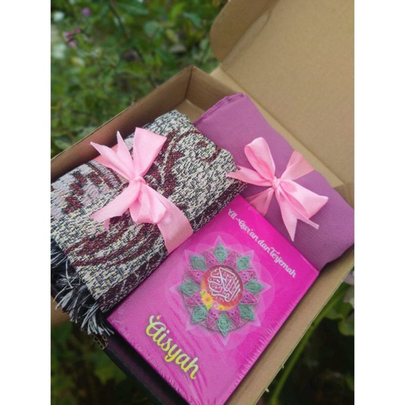 

Hampers Idul fitri untuk cewe, souvernir,kadi pacar,gift box premium perlengkapan sholat