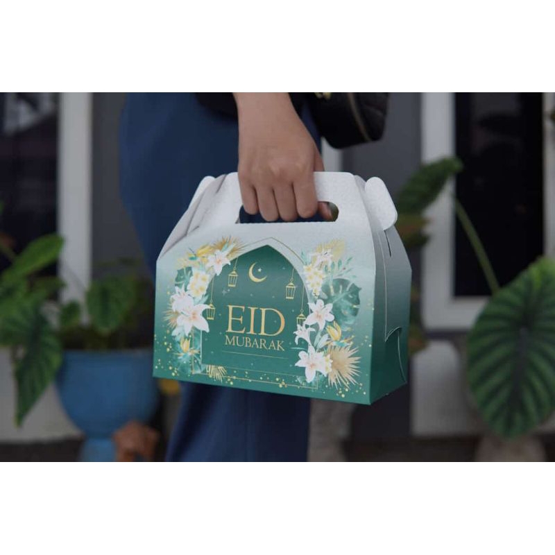 

CUSTOME HAMPER KUE KERING KUE LEBARAN GRATIS BAG RAMADHAN DAN KARTU UCAPAN