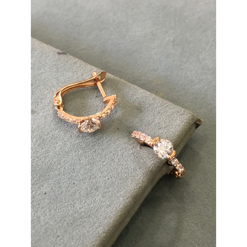 Anting Jepit Solitaire Emas kadar 700/750