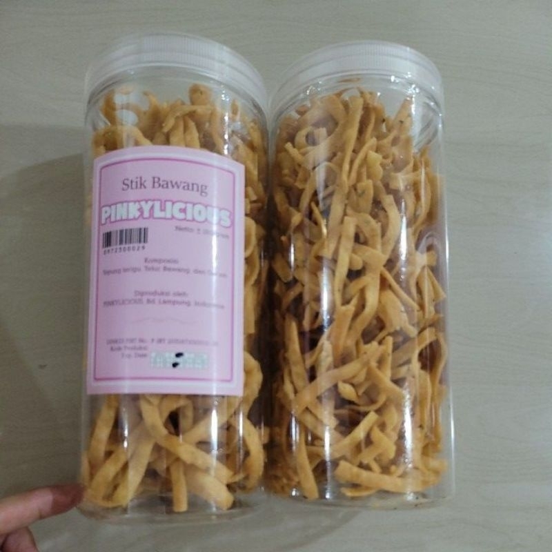 

STIK STICK BAWANG NETTO 180G 180 GR GRAM CUCUK GIGI PINKYLICIOUS ENAK EMPUK RENYAH TEPUNG TERIGU TELUR BAWANG ASLI GARAM KHAS BANDAR LAMPUNG TERDAFTAR DINKES PIRT GARING KRIUK ENAK GAK KERAS