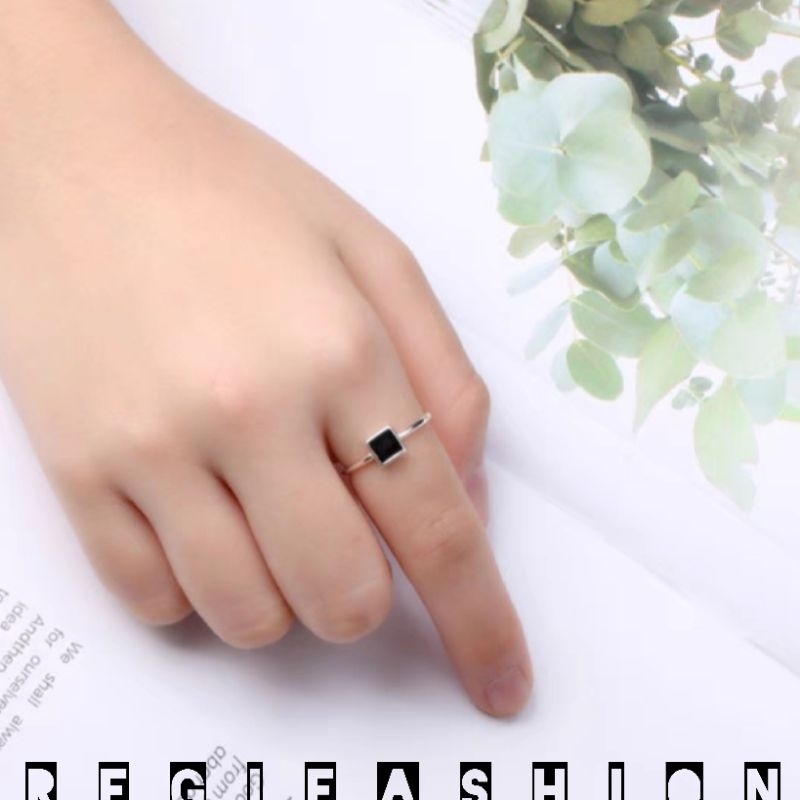 { Bayar Ditempat } Cincin Titanium Wanita Korea Terbaru Cincin Kotak Hitam Cincin Titanium Wanita Terlaris Anti Karat Tidak Luntur