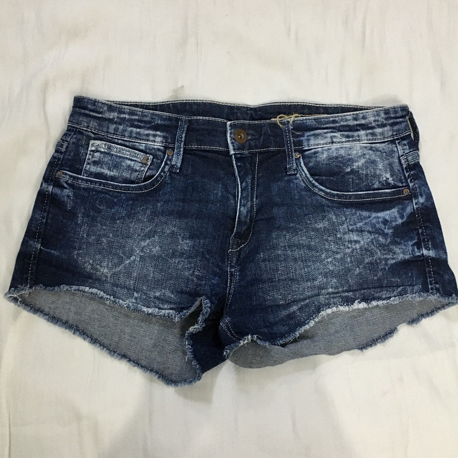 [Preloved] hnm washed ripped denim hot pants / short pants / celana pendek wanita