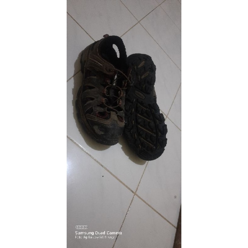 sepatu sandal gunung eiger