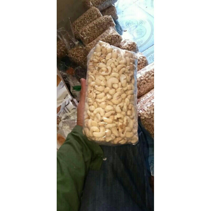 

kacang mede utuh