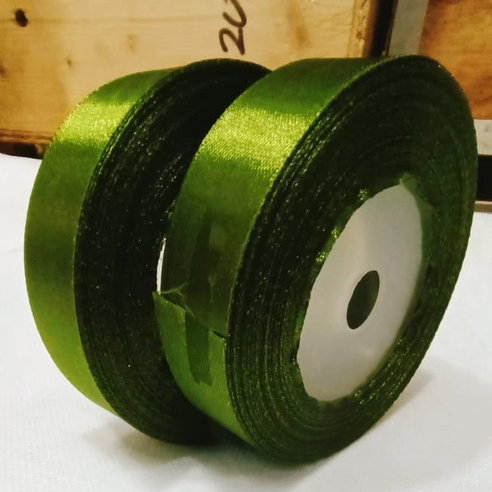 

Pita Satin Hijau Army Ukuran 3/4 inch / 2 cm Per Roll pita hias pita kado pita bucket bunga pita hampers pita besek pita parcel pita souvenir Pita hias rambut pita hias pakaian pita kembang pita Premium
