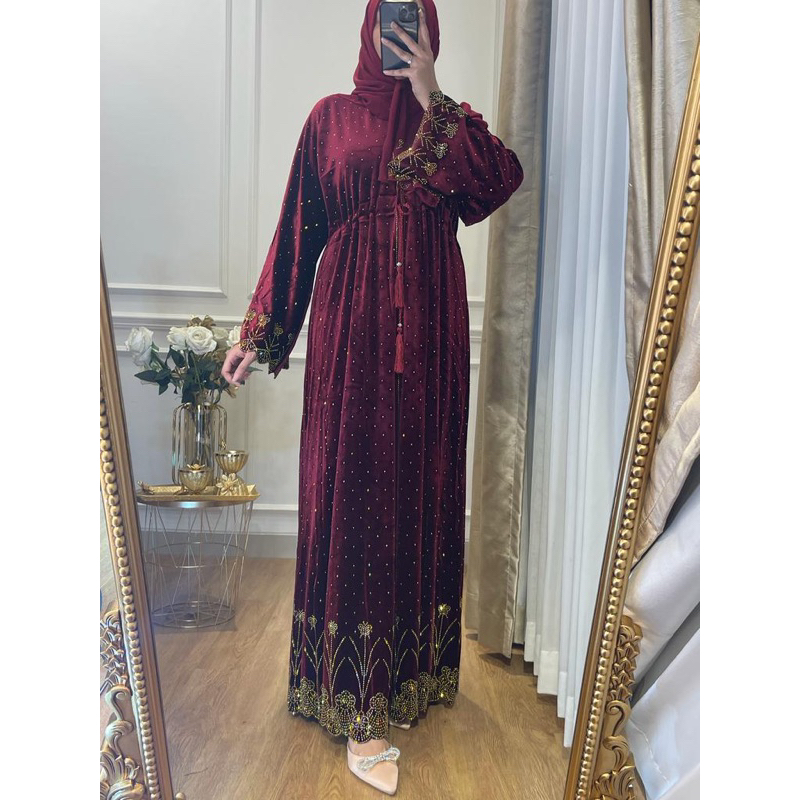 abaya pesta Dubai velvet marun