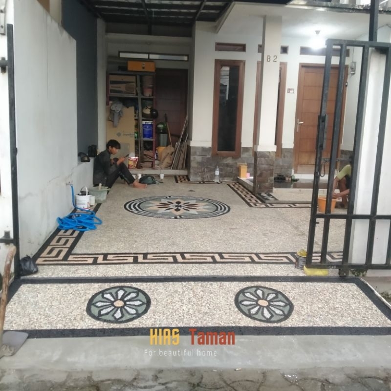 lantai garasi bermotif batu sikat