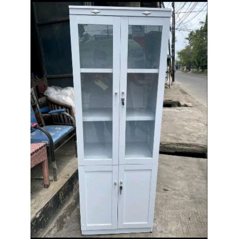 lemari buku. rak buku. kaca pintu 2. sekat ambalan kunci