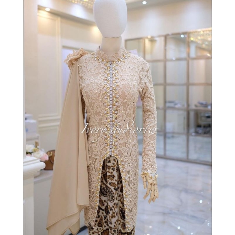 KEBAYA IVORY STUDIO RTW Cream Preloved
