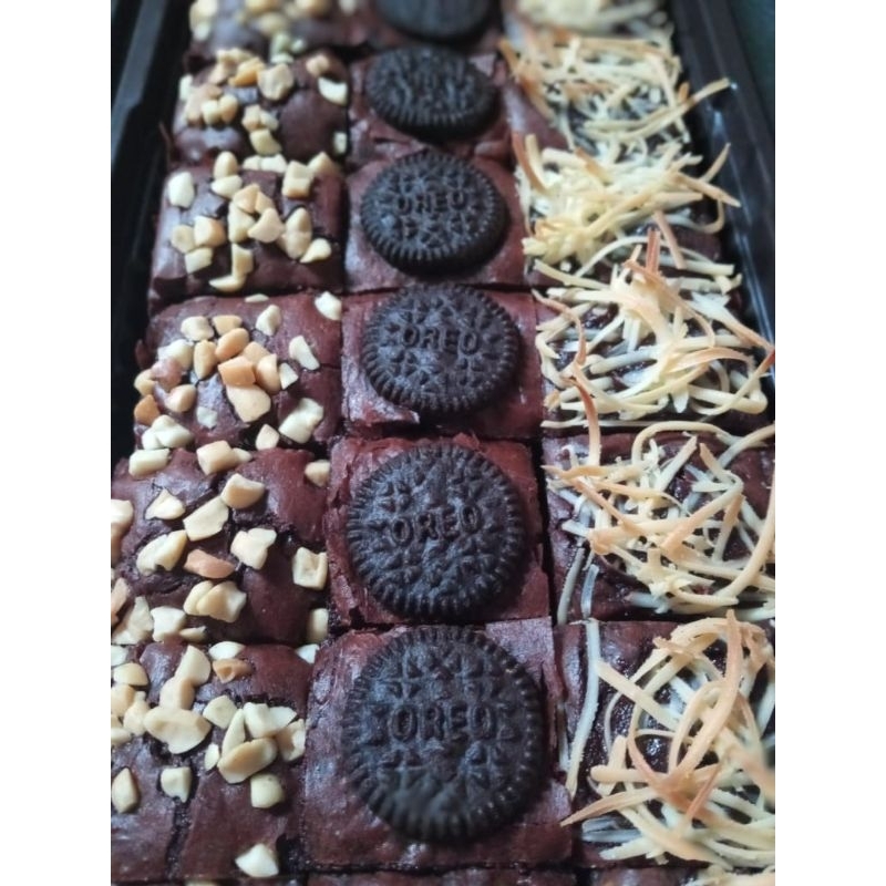 

BROWKAT, Brownies Sekat Fudgy Shiny Crust 30x10