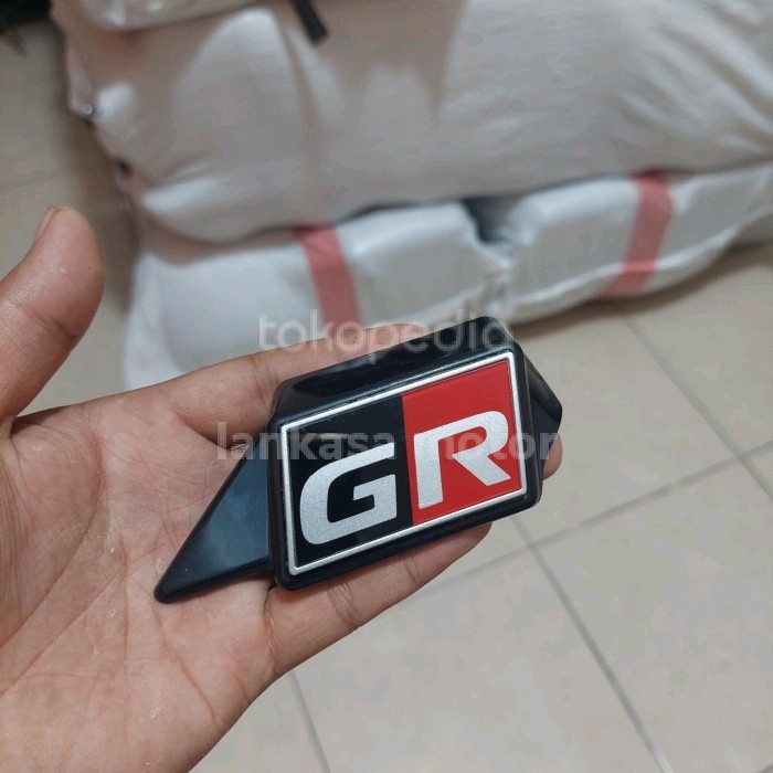 Emblem GR Grille Fortuner Breket GR Fortuner Facelift Ori Toyota