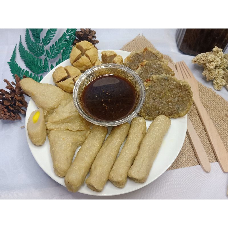 

Pempek khas Palembang asli ikan tenggiri - Paket sedang isi 10 pcs