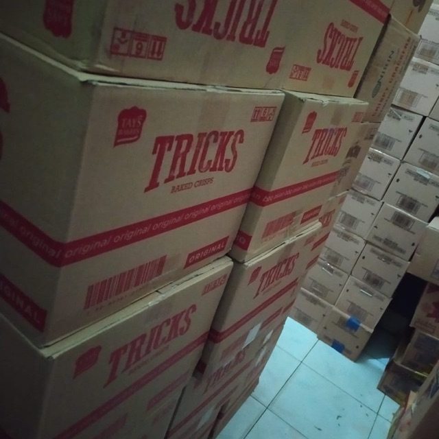 TRICKS BISKUIT KENTANG POTATO BAKED CHIPS 1 BOX ISI 10 PCS SNACK CRIPS MAKANAN RINGAN KERING