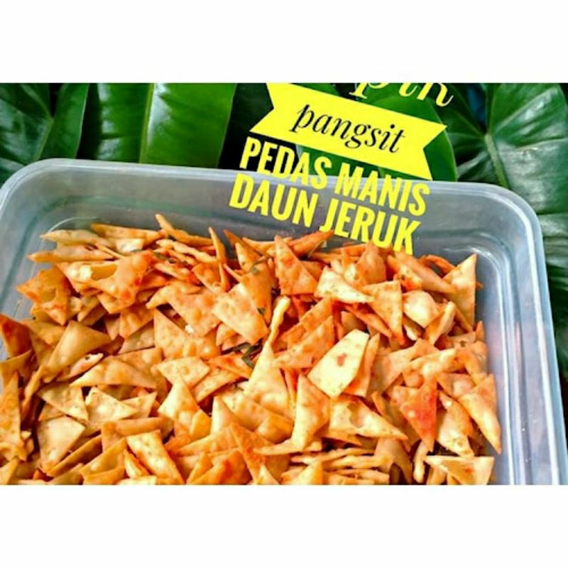 

Keripik kulit pangsit goreng 200 gram pedas daun jeruk balado