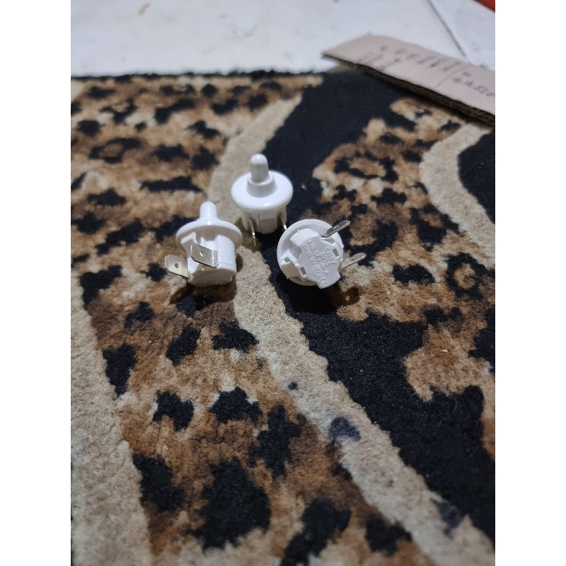 SWITCH /SAKLAR PINTU KULKAS SHARP