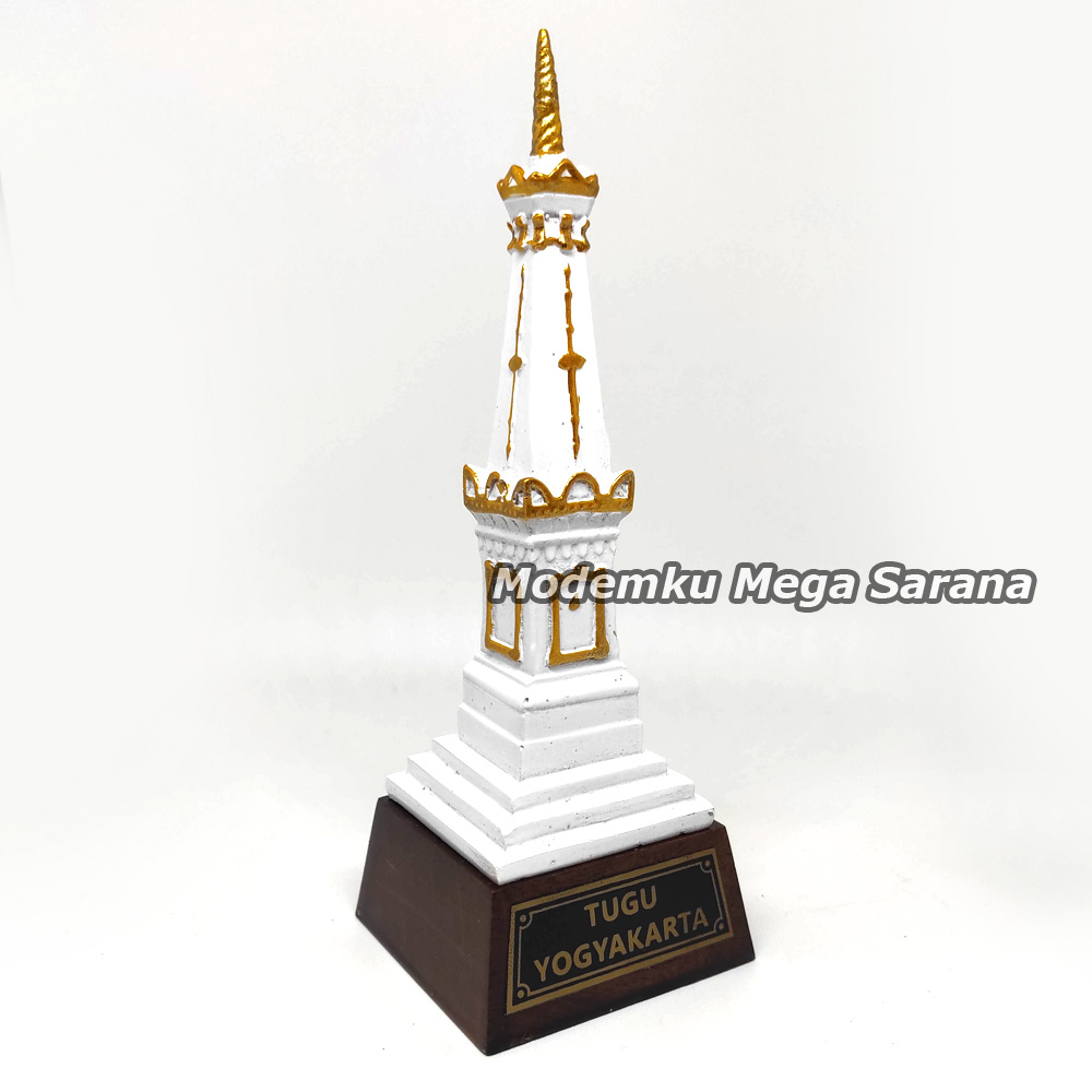 Miniatur Tugu Jogja Fiber Glass 7x7x20 cm Oleh Oleh Khas Jogja Indonesia