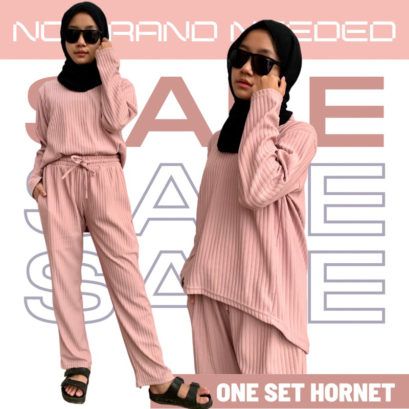 One Set Berkerah Polo / Setelan Wanita Lengan Panjang / Knit Oversize Hornet