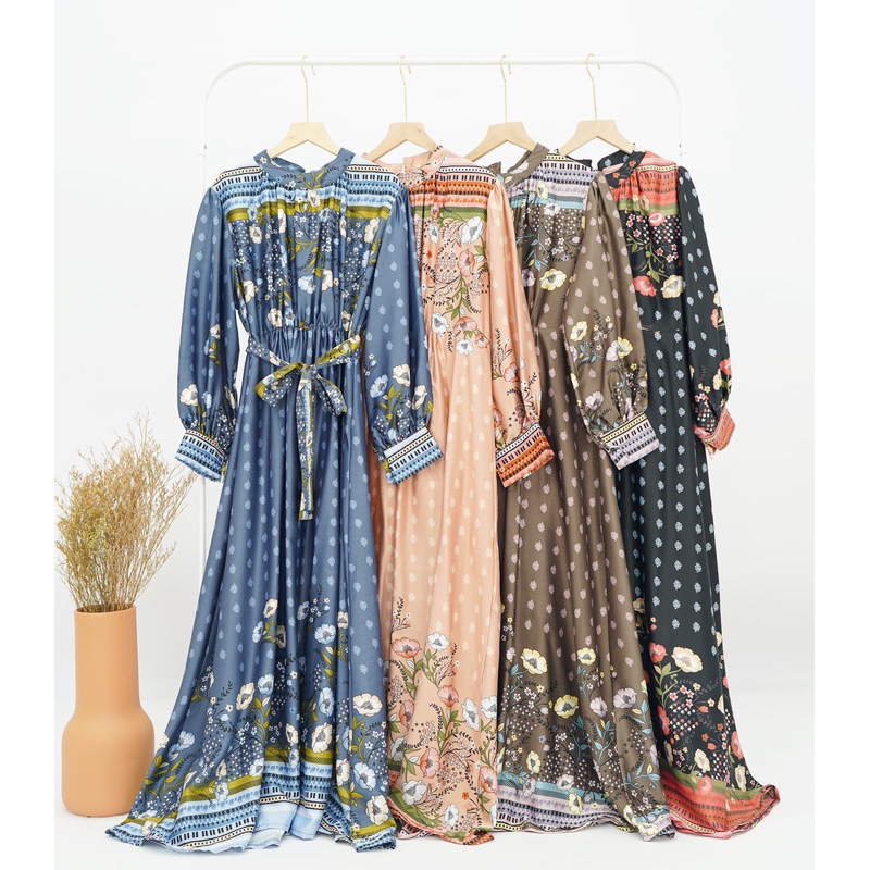 FLOWY SIGNATURE DRESS