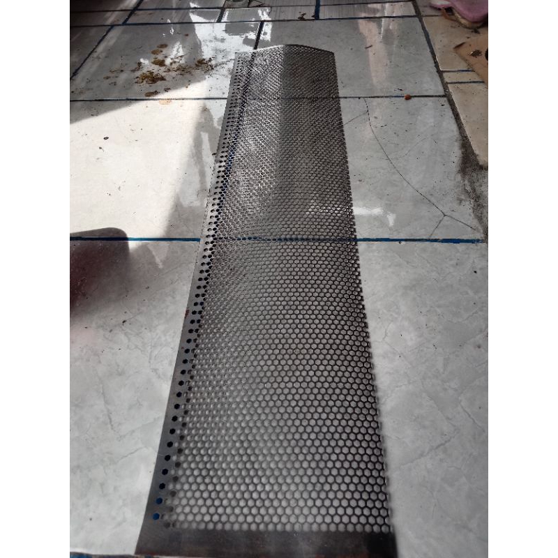 ram grill speaker 20X100cm lubang motif segi6