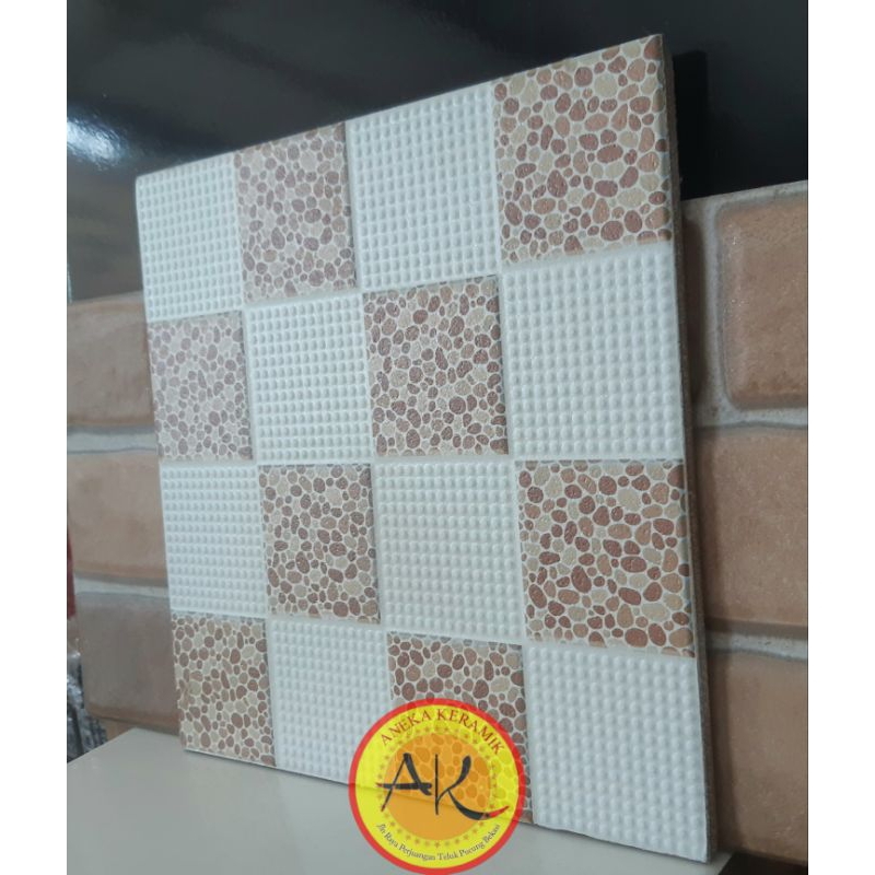 Keramik Lantai Kamar Mandi 25x25 Timbul Kasar Victoria Beige